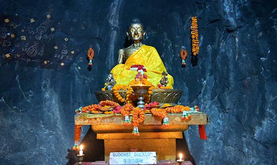 龍洞Dhungasiri Cave